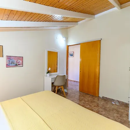 Louiza Apartment *